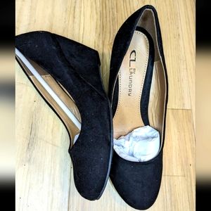 CL by Laundry MAJ Women's Low Wedge Pumps Shoe Size 6.5 M, Black Suede, NEW 7669